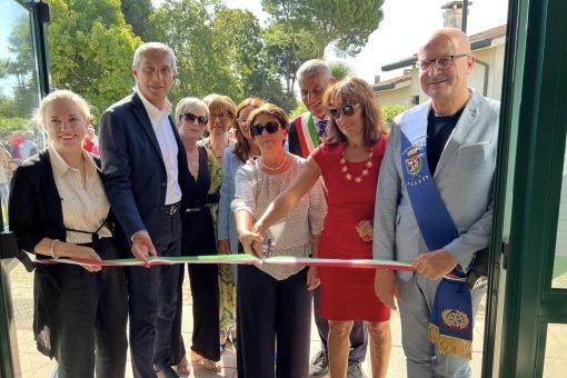 Taglio-del-nastro---C.R.-Elisa-Venturini,-S.-Antonio-De-Poli,-A.F.-Luana-Benelle,-A.S.-Mirca-Zenna,-ex-D.S.-Lorenzina-Pulze,-S.-Massimo-Cavazzana,-nuova-D.S.-Chiara-Martin,-VP.-P.-Vincenzo-Gottardo.jpg