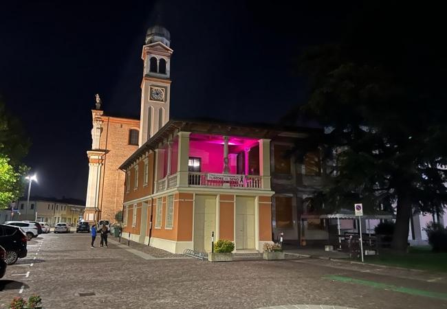 01-Loggetta-illuminata-ottobre--rosa-2022.jpeg