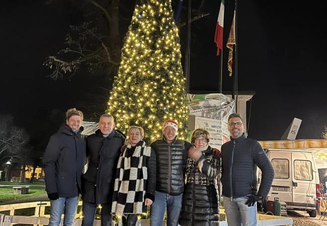 Albero-di-Natale-piazza-del-Municipio.jpg