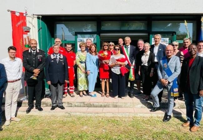 Amministrazione-comunale-Tribano,-Istituzioni-locali,-statali-e-regionali,-Presidenti-Associazioni-ex-e-neo-Dirigente-scuola.-2.jpg