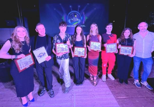 I-6-vincitori-del-concorso-Tribano-Borgo-Music-Festival-ed.-2023,-presentatore-e-Dir.-Artistico-Michele-Borile,-Direttore-Pms-Studio,-Raffa-Montanari.jpg