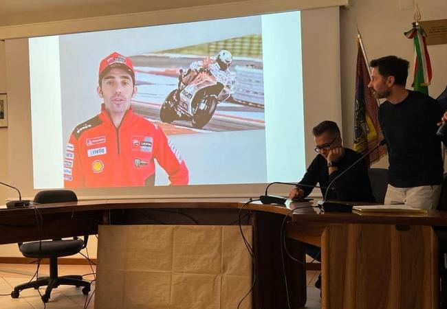 Intervento-streaming-del-pilota-professionista-e-colllaudatore-Ducati,-Michele-Pirro.jpg