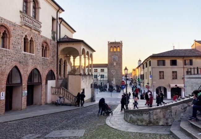 MONSELICE-Piazza-Mazzini-e-Torre-Civica.jpg