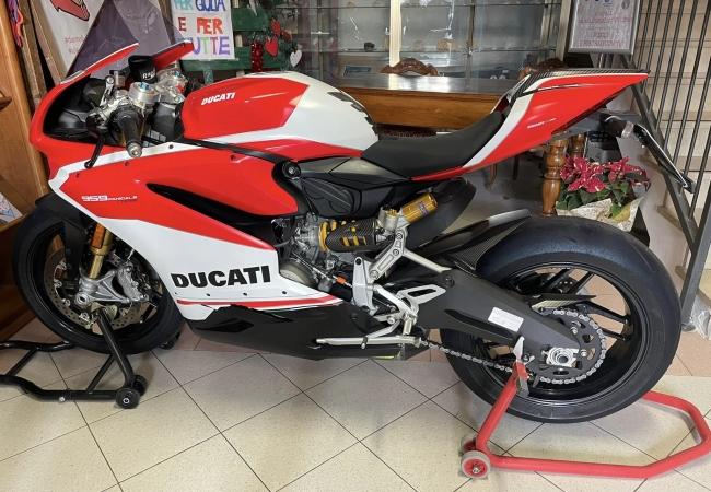 Moto-Ducati-in-esposizione.jpg