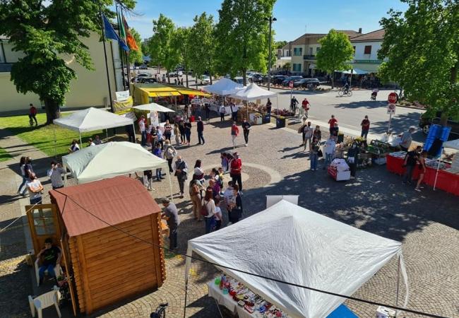 Tribano-Mercatino-degli-hobbisti-e-dei-prodotti-locali.jpg