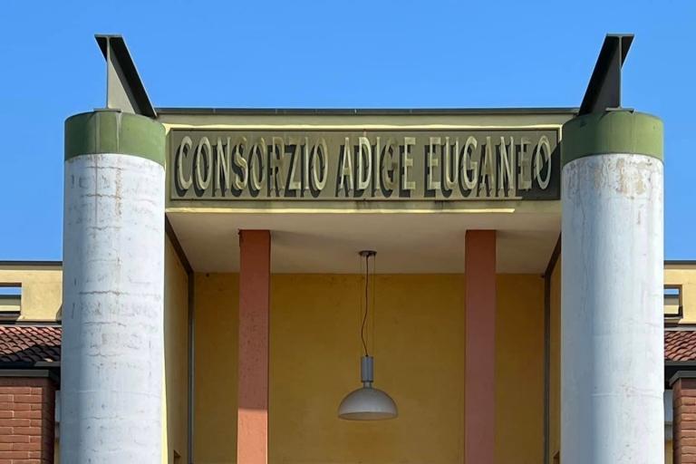 Entrata-Sede--Legale-e-Uffici-del-Consorzio-Bonifica-Adige-Euganeo---Este.png
