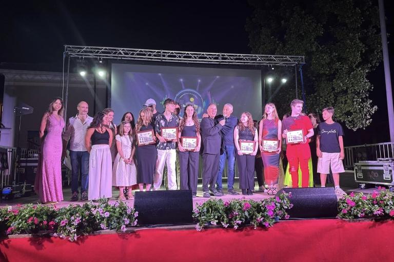 Premiazione-6-vincitori,-alcuni-partecipanti,-Raffa-Montanari,Michele-Borile-e-Sindaco-Massimo-Cavazzana.jpg